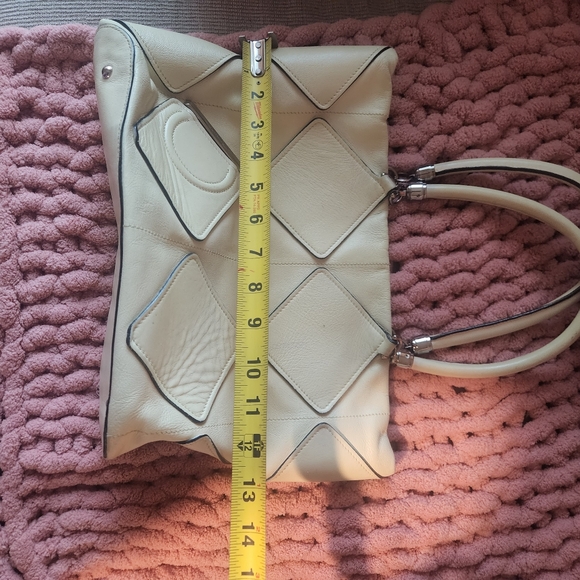 Salvatore Ferragamo Elegant Cream Quilted Shoulder Bag